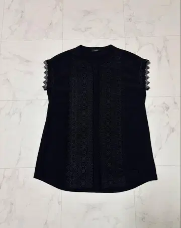 새상품급 센터 레이스 프렌치 슬리브 블라우스 로쏘 블랙 드레이프감