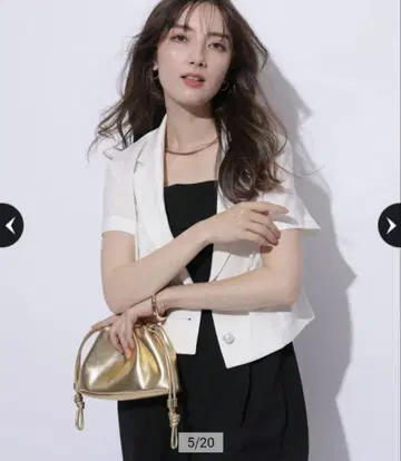 아푸와이저 리셰 펄 버튼 반팔 숏 자켓 화이트 S 사이즈