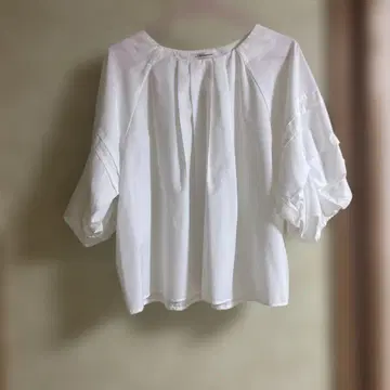 미사용 새상품 미츠미네 화이트 플리츠 벌룬 슬리브 셔츠 프리 사이즈