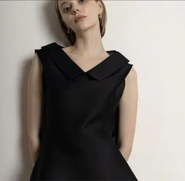 새상품 택 포함 HEVE 신상 two charm blouse 블랙