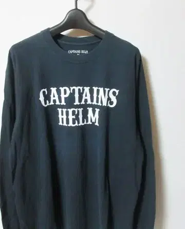 CAPTAINS HELM 캡틴스 헬름 로고 롱 T M
