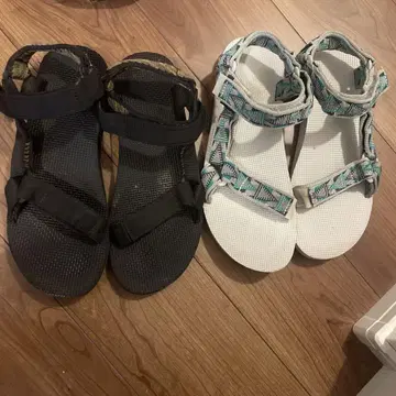 teva 샌들 블랙과 화이트 세트