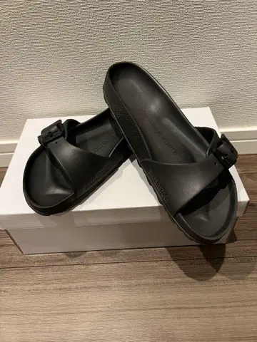 BIRKENSTOCK 블랙 샌들