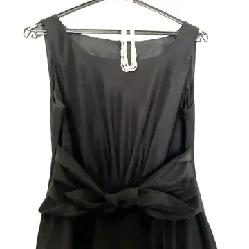 블랙 슬리브리스 롱 원피스 목걸이 포함