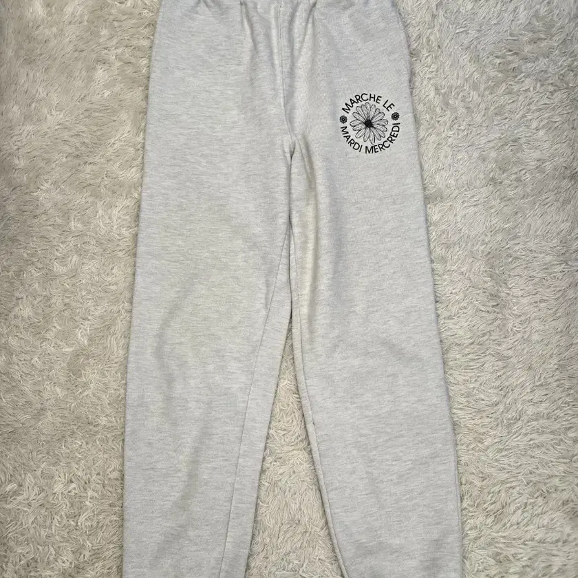●Mardi Mercredi●SWEAT PANTS MARCHE EMBLEM_BLACK YELLOW SWEAT PANTS MARCHE EMBLEM（スウェットパンツ）｜Mardi