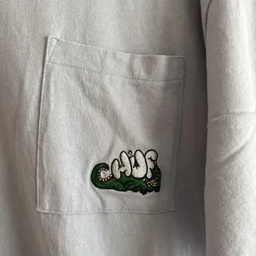 HUF 자수 포켓 티셔츠 라이트 블루