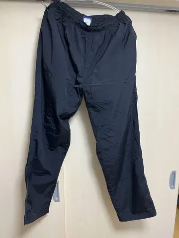 블랙 나일론 캐주얼 팬츠