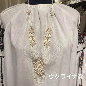 우크라이나에서 현지 장인이 제작한 전통 공예품 목걸이 젤단 유리 비즈