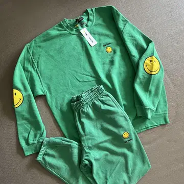 URBANOUTFITTERS 어반 아웃피터스 맨투맨 세트