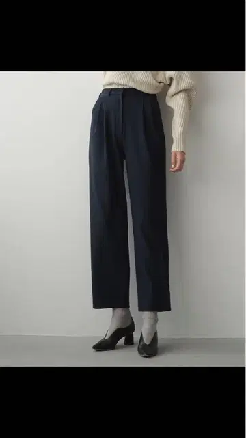 CLANE 리브 스트라이프 턱 팬츠