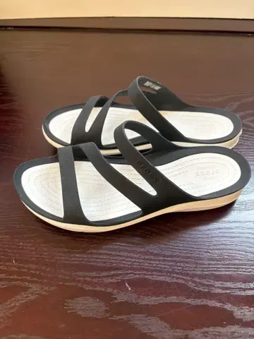 Crocs 샌들 여성용 블랙 W6(22.5~23cm) 새상품급