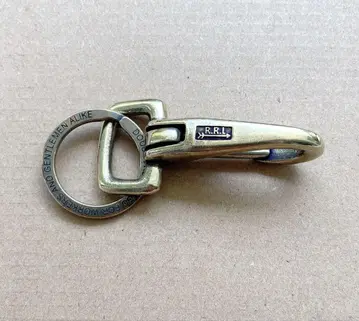 RRL의 더블 후크형 메탈 키링, 유니크한 각인