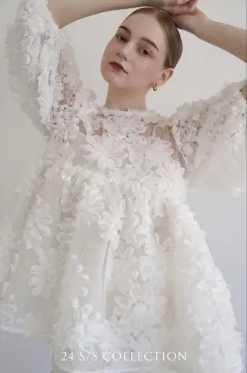 꽃무늬 펄럼 블라우스 아카