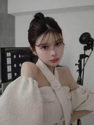 Darich 홀터넥 오프숄더 트위드 상의 화이트