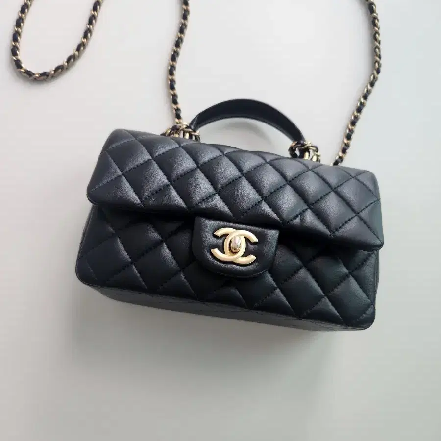 CHANEL | 샤넬 Chanel New Mini Top Handle Bag on Bunjang