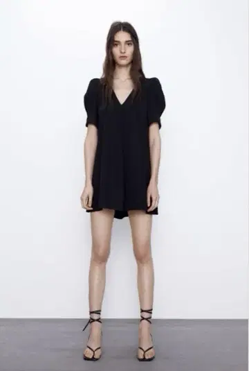 Zara 블랙 V넥 미니 원피스 반팔