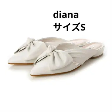 DIANA 리본 포함 화이트 샌들 뮬