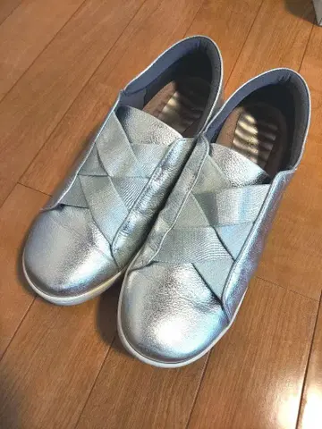 미스쿄코 실버 크로스 밴딩 슬립온