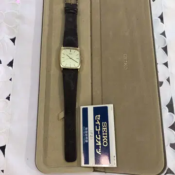 세이코 쿼츠 시계 실버/브라운