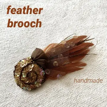 앵무새 조개 브라운 페더 모자 장식 코스튬 브로치 handmade