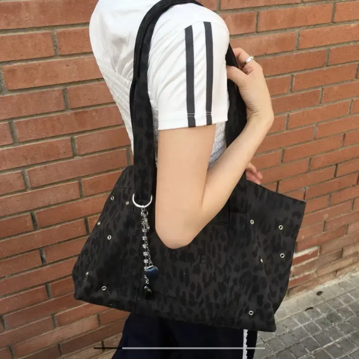韓国商品/RAIVE Leo Shoulder Qoo10] Raive Leo Shoulder in D/Gr : バッグ・雑貨