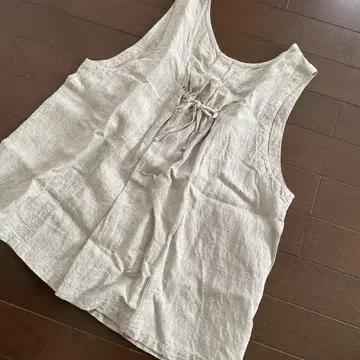 새상품급 네스트로브 린넨 슬리브리스 블라우스