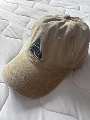 HUF 베이지 캡 삼각형 로고