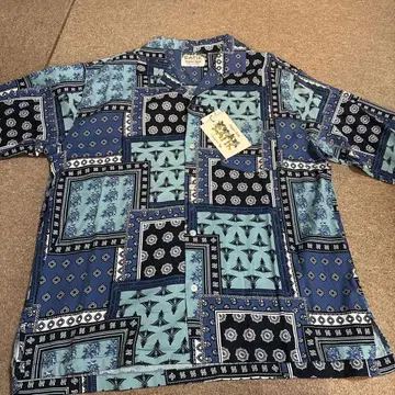 BATIK 패턴 무늬 반팔 셔츠