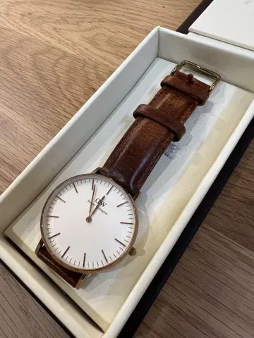 Daniel Wellington 아날로그 손목시계 화이트/브라운