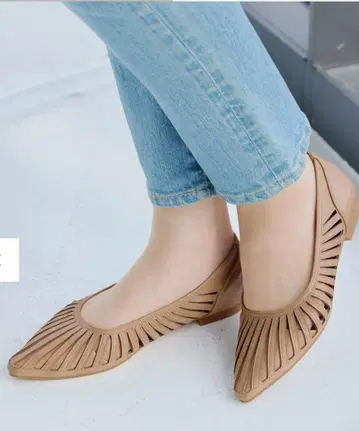 티어 클라세 베이지 플랫 슈즈