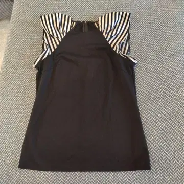 보더스 앳 발코니 슬리브리스 탑 블랙 38
