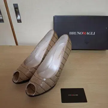 BRUNOMAGLI 펌프스