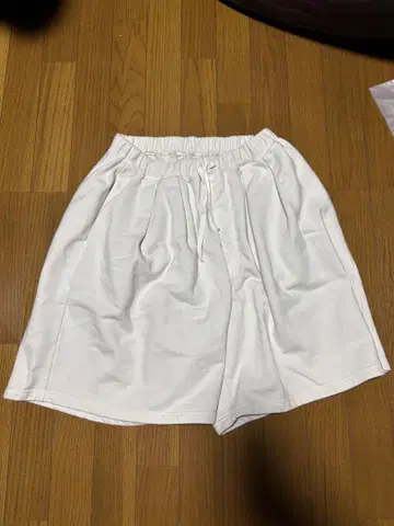안셀름 ANCELLM TUCK SWEAT SHORTS/WHITE