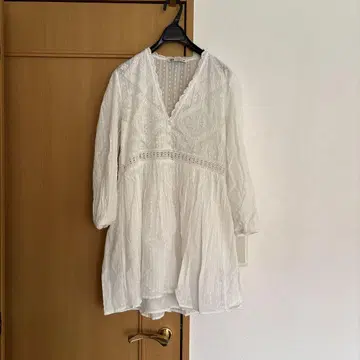 자라 자수 화이트 긴팔 튜닉