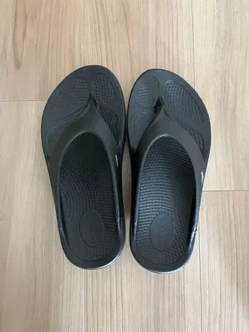 Oofos 블랙 플립플랍