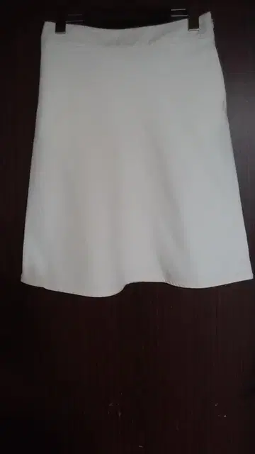 화이트 타이트 스커트 무릎 기장