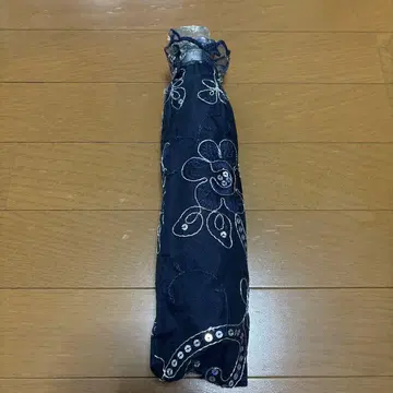 Guy Laroche 접이식 양산 블랙 플라워 무늬 자수 스팽글