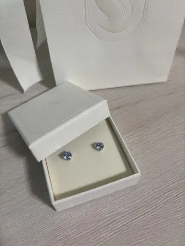스와로브스키 파란색 스톤 실버 스터드 귀걸이