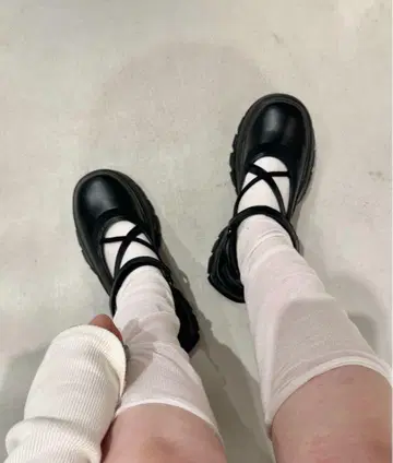 Kastane 크로스 스트랩 신발