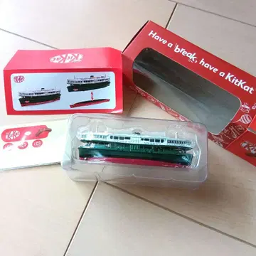 TINY 키트 컷 콜라보
