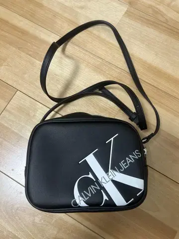 CALVIN KLEIN JEANS 숄더백 블랙