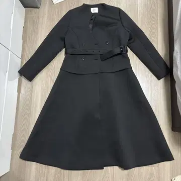 AMERI 벨트 블랙 롱 코트