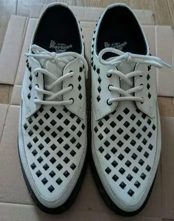 주말 SALE 닥터마틴 스터드 WILLIS 스터드 크리퍼 UK5