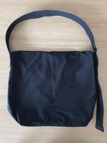 Hender Scheme 핸더 스킴 플랩 숄더 빅