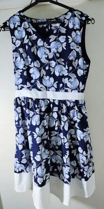 tocco closet 슬리브리스 꽃무늬 원피스