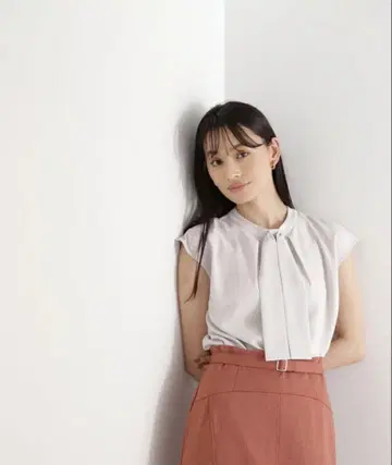 NATURAL BEAUTY BASIC 프렌치 쓰리 리본 보우 블라우스