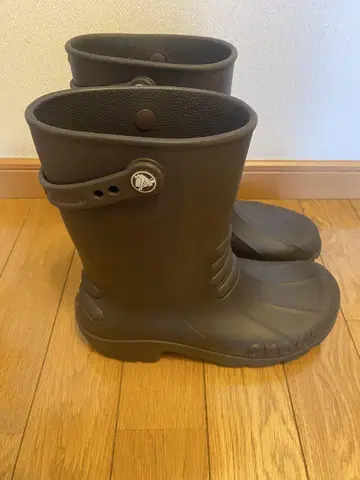 Crocs 다크 브라운 장화