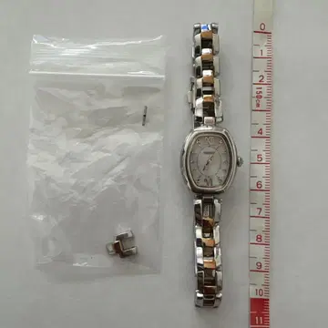 세이코 컬렉션 여성용 손목시계 모델번호 V117-0ED0 SEIKO