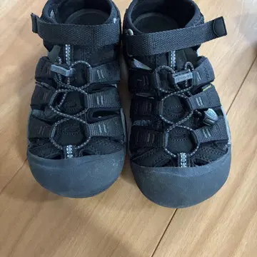 Keen 블랙 아웃도어 샌들 21cm