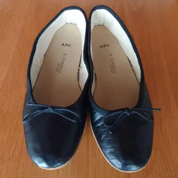 A.P.C PORSELLI 폴리세리 플랫 슈즈 블랙